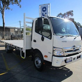 Used Tray Truck | 300 Series 921 Tray (White) UP10860 