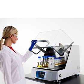 Solaris 4000 I Large Incubated Benchtop Orbital Shaker