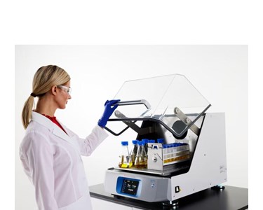 Solaris 4000 I Large Incubated Benchtop Orbital Shaker