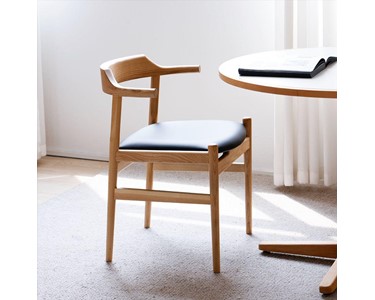 benssur - Dining Chair - RC66 Natural Finish & Black Leather Seat