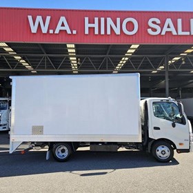 300 Series 616 Pantech Truck (white)