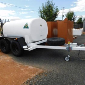 2,400L Poly Water Tank Trailer