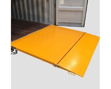 DHE - Container Ramp Standard Duty | 6.5 Tonne Self Levelling 