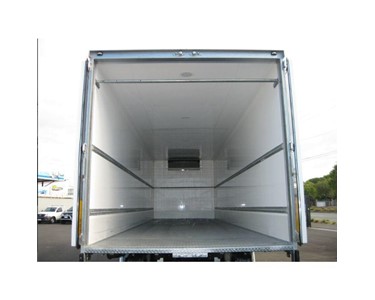 Isuzu - Refrigerated Truck | 12 Tonne 14 Pallet Arctic Cargo