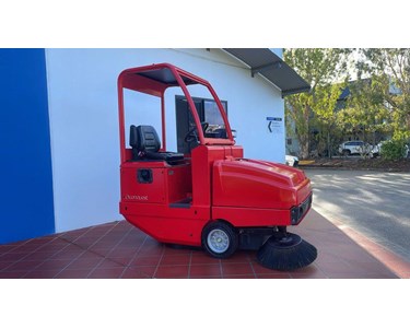 Conquest - Used Conquest Red PB160 Industrial Ride-On Sweeper - 6670