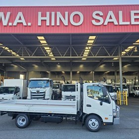 300 Series 616 Tray Dropside Truck