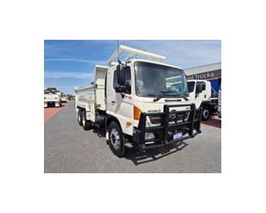 Hino - Used Tipper Truck | FM 2627-500 Series AUTO 6x4 11m³ Tipper and ROPs