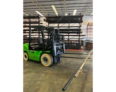 UN Forklift - 5.0T Lithium Forklifts | FBL50-3F450SSFP 4.5m Triplex