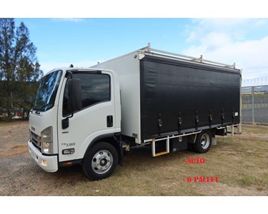 Isuzu - Used Curtainside Truck | NPR 75-190 MWB AMT Auto - 6 Pallet 