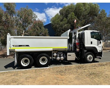 Isuzu - FXZ 260-355 Automatic R45 Tipper Truck