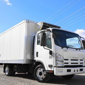 Used Refrigerated truck | 2014 ISUZU – NPR300