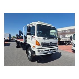 Used Crane Truck | GT 1322-500 Series 4x4 Tray and Crane