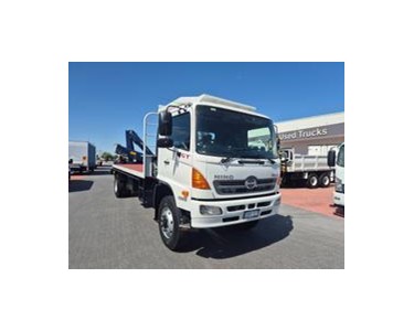 Hino - Used Crane Truck | GT 1322-500 Series 4x4 Tray and Crane
