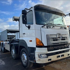 Hooklift Truck | 2013 HINO 700 3241 