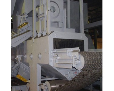 Superior - Shotblasting machine | SUPERIOR EdgeBlast Mesh Conveyor