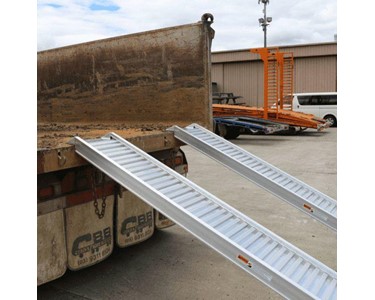 Heeve - Aluminium Loading Ramps | 1.8-Tonne 3.2m x 380mm