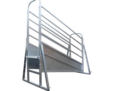 Adjustable Cattle Loading Ramp