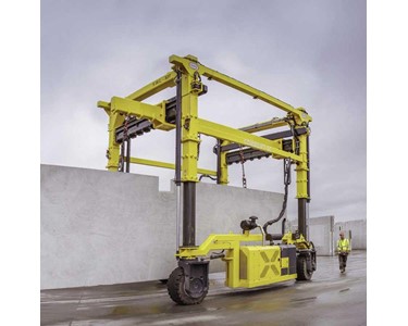 Combilift - Straddle Carrier | Combi-SC3 Special Application