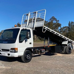 Used Tipper Truck | 2001 ISUZU NQR 
