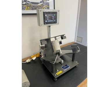 Hylec Controls - Concrete Test Cylinder Measuring Station