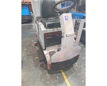 Conquest - Used Conquest SDS85E Ride-On Floor Scrubber | Formerly Conquest CRZ
