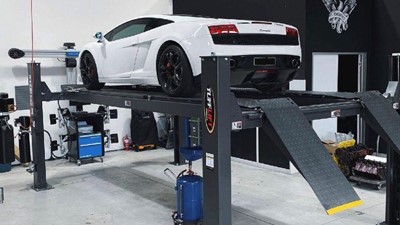 Navigating Hydraulic Car Hoists: A Guide to Safe Automotive Maintenance