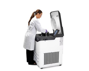 Thermo Scientific - LYNX 4000 and 6000 Superspeed Centrifuges With GreenCool Technology