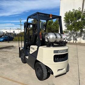 2.5T Gas Forklift with Container Mast - CG25E