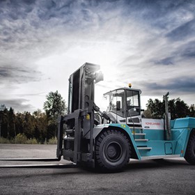 Diesel-powered Forklift | 18-33 Tons Lift Truck