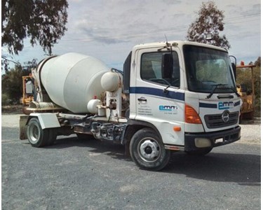Hino - Used Cement Mixer Truck (JJ01557)