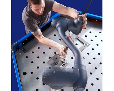 CLOOS - Compact Cobot Welding System | ArcBot